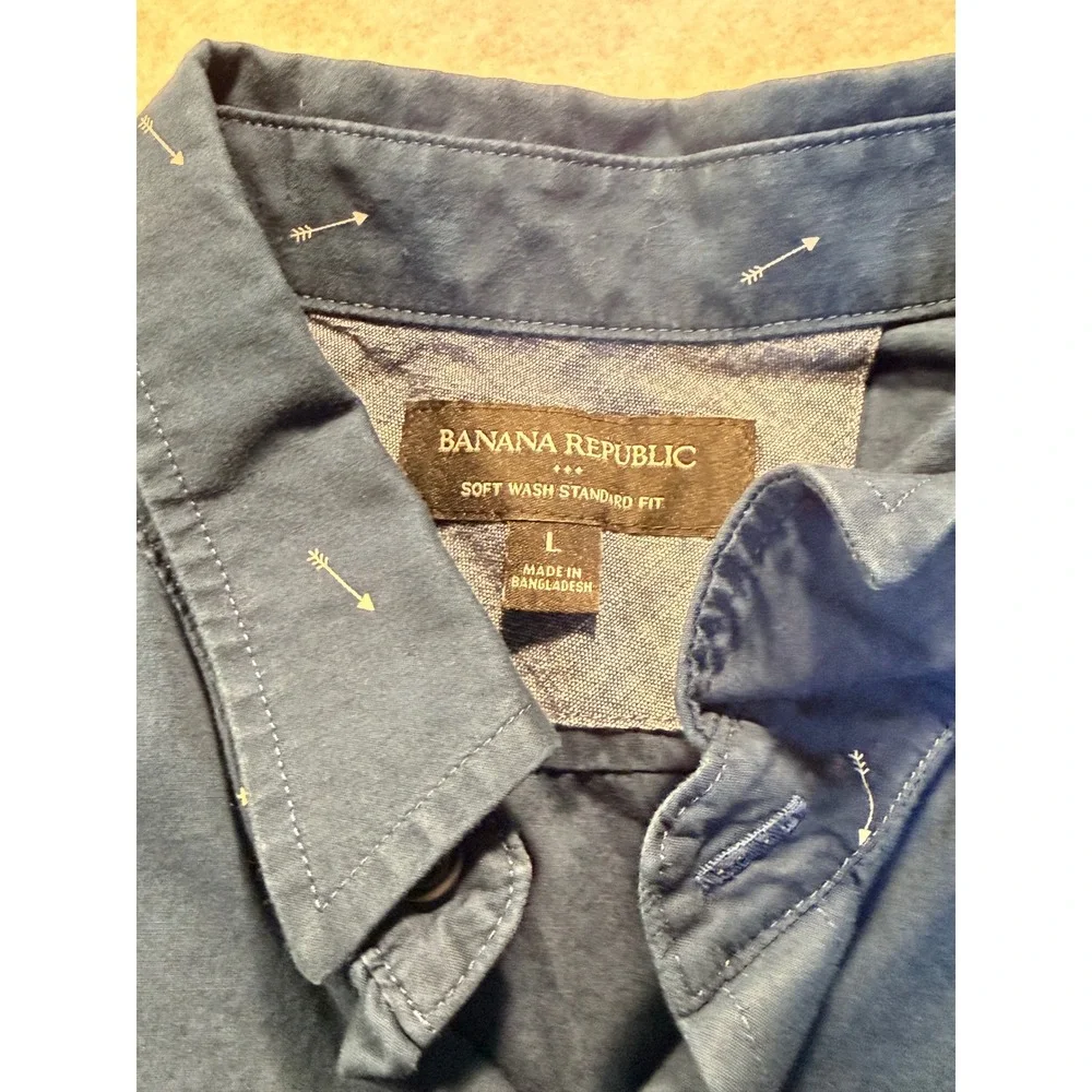 Banana Republic Mens Soft Wash Standard Fit Navy Blue‎ Arrow Print Shirt Large